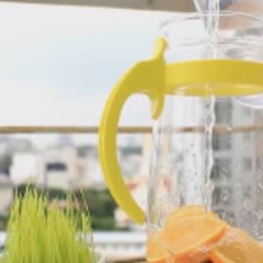 Cách làm nước detox từ cam, kiwi và dưa hấu