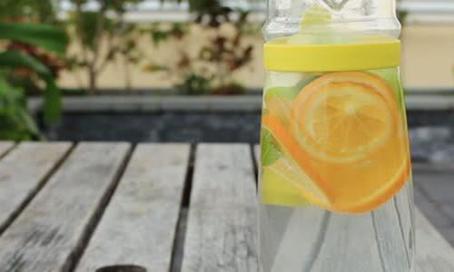 Cách làm nước detox từ táo, cam và bạc hà