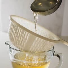Cách làm nước dùng gà nấm rong biển