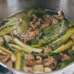 Cách nấu nước dùng gà tự nhiên