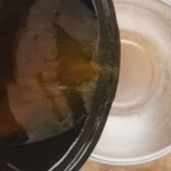 Cách làm nước dùng từ gà và rau củ