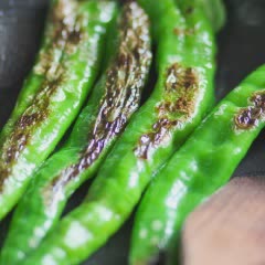 Cách làm Ớt xanh áp chảo sốt chua ngọt