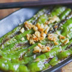 Cách làm Ớt xanh áp chảo sốt chua ngọt