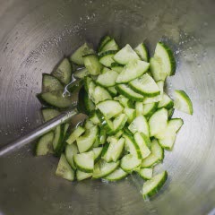 Cách làm Salad dưa leo bơ hạt điều