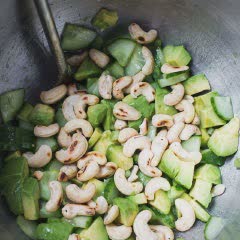 Cách làm Salad dưa leo bơ hạt điều