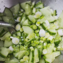 Cách làm Salad dưa leo bơ hạt điều