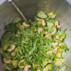 Cách làm Salad dưa leo bơ hạt điều