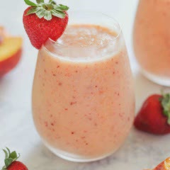 Cách làm Sinh tố dâu tây đào
