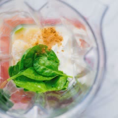 Cách làm sinh tố táo cải bó xôi