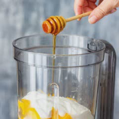 Cách làm Sinh Tố Xoài Cải Xoăn dinh dưỡng cho gia đình 