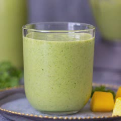 Cách làm Sinh Tố Xoài Cải Xoăn dinh dưỡng cho gia đình 