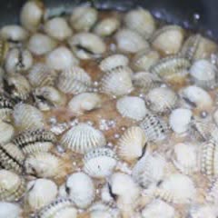Cách làm sò huyết rang me chua ngọt