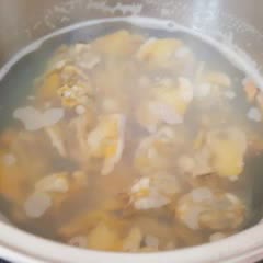 Cách làm Sò lông xào rau muống