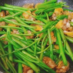 Cách làm Sò lông xào rau muống