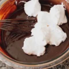 Cách Làm Sốt Chocolate Mịn Màng Thơm Ngon Cực Đỉnh