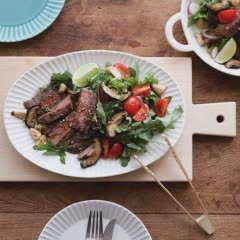 Cách làm steak bò trộn rau nấm đông cô