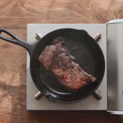 Cách làm steak bò trộn rau nấm đông cô