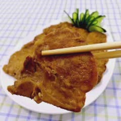 Cách làm sườn cốt lết chiên om sốt mặn ngọt