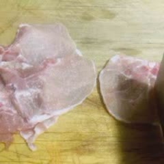 Cách làm sườn cốt lết chiên om sốt mặn ngọt