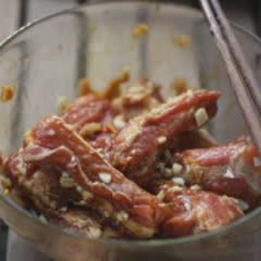 Cách Làm Sườn Heo Nướng Tỏi Thơm Ngon Tại Nhà