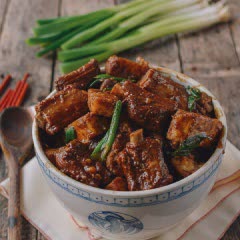 Cách làm sườn heo rim khoai môn