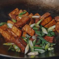 Cách làm sườn heo rim khoai môn