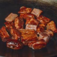 Cách làm sườn heo rim khoai môn