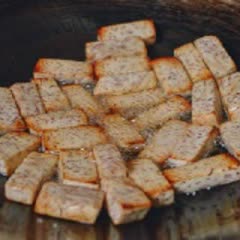 Cách làm sườn heo rim khoai môn