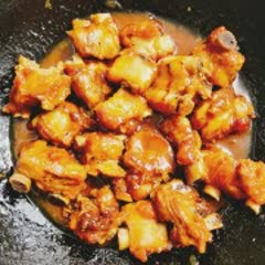 Cách làm sườn non kho trứng cút thơm ngon