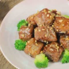 Cách làm Sườn non chiên mắm tỏi