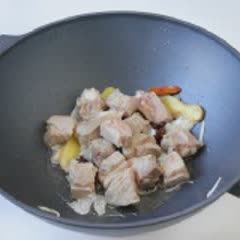Cách làm sườn rim khoai tây
