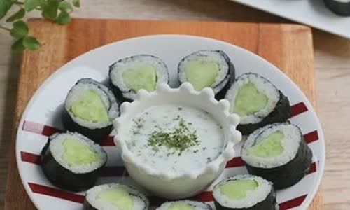 Cách làm sushi dưa leo cuốn