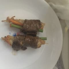 Cách làm Thăn bò cuộn rau củ phô mai sốt Teriyaki
