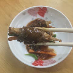 Cách làm Thăn bò cuộn rau củ phô mai sốt Teriyaki