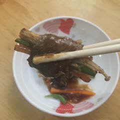 Cách làm Thăn bò cuộn rau củ phô mai sốt Teriyaki