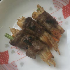 Cách làm Thăn bò cuộn rau củ phô mai sốt Teriyaki