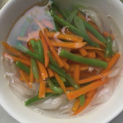 Cách làm Thăn bò cuộn rau củ phô mai sốt Teriyaki
