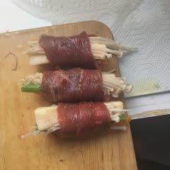 Cách làm Thăn bò cuộn rau củ phô mai sốt Teriyaki