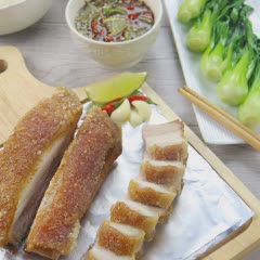 Cách làm Thịt Ba Chỉ Chiên Giòn Bì với nước chấm kiểu Thái