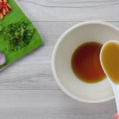 Cách làm Thịt Ba Chỉ Chiên Giòn Bì với nước chấm kiểu Thái