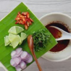 Cách làm Thịt Ba Chỉ Chiên Giòn Bì với nước chấm kiểu Thái