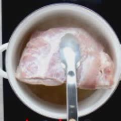 Cách làm Thịt Ba Chỉ Chiên Giòn Bì với nước chấm kiểu Thái