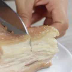 Cách làm Thịt Ba Chỉ Chiên Giòn Bì với nước chấm kiểu Thái