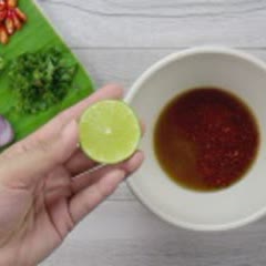 Cách làm Thịt Ba Chỉ Chiên Giòn Bì với nước chấm kiểu Thái