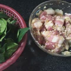 Cách làm thịt ba chỉ cuộn lá mắc mật chiên