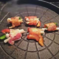 Cách làm thịt ba chỉ cuộn ớt nướng