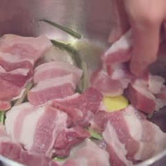 Cách Làm Thịt Ba Chỉ Om Nấm Thơm Ngon Rất Hao Cơm