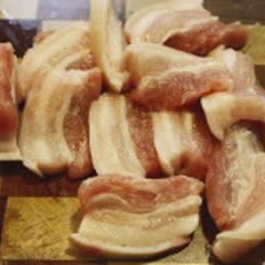 Cách Làm Thịt Ba Chỉ Xào Lá Lốt Đơn Giản Thơm Ngon