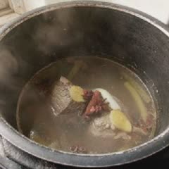Cách làm thịt bò thăn luộc chấm sốt sa tế
