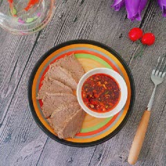 Cách làm thịt bò thăn luộc chấm sốt sa tế